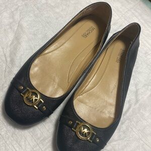 Women’s flats